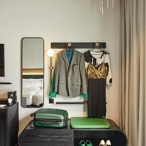 Kleine Kamer met een King Size Bed